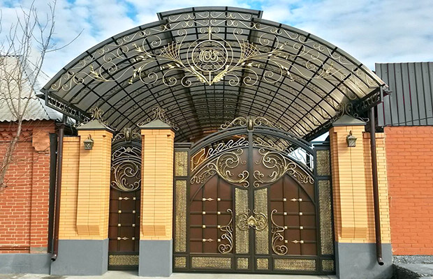 Купить или заказать ворота для дома с навесом - стильные и надежные решения для вашего участка в Благовещенске от 42415 руб | ВоротМастер-Бгв